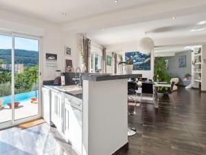 Gallery image of Spacious villa with private pool in Claviers