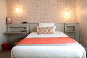 Voodi või voodid majutusasutuse Hôtel Vic Eiffel toas