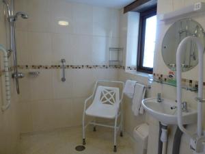 Ένα μπάνιο στο Crowthorne, Bookham Court +16 φωτογραφίες