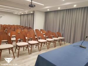 Ärikülastajate ala ja/või konverentsiruum majutusasutuses Diamond Hill Resort & SPA +37 fotot