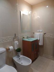 Ένα μπάνιο στο PISO ACOGEDOR EN SADA COZY FLAT IN SADA WiFi