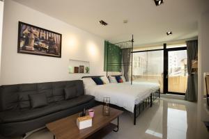 Gallery image of YouI98 Guesthouse一層一戶大坪數套房#本國旅客須先匯款 in Tainan