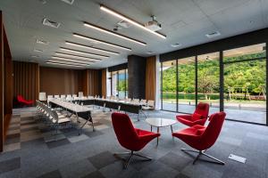 Konferenční prostory v ubytování Kvareli Lake Resort + 37 fotografií