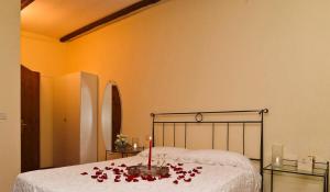 A bed or beds in a room at Agriturismo IL BORGHETTO