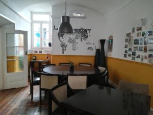Posezení v ubytování Old Évora Hostel