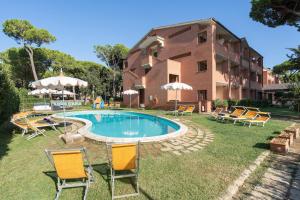Bazén v ubytování Ricci Hotel - Marina di Grosseto nebo v jeho okolí