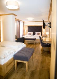 Postel nebo postele na pokoji v ubytování Gasthaus-Hotel Faltermaier