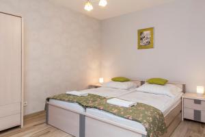 Posteľ alebo postele v izbe v ubytovaní udanypobyt Apartamenty Przy Dolinach A i B