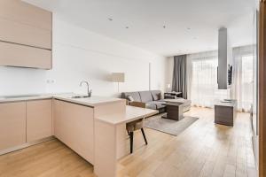 O bucătărie sau chicinetă la Apartments LORA in Apart-hotel