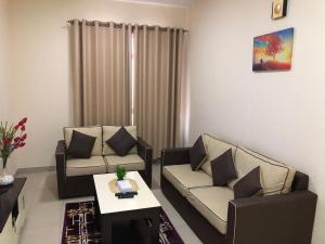 Posezení v ubytování Al Khaleej Plaza Furnished Apartments LLC