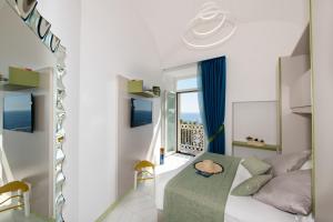 Postel nebo postele na pokoji v ubytování Hotel Eden Roc