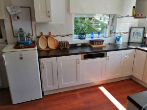 A kitchen or kitchenette at Abacus House