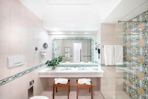Koupelna v ubytování Hotel Eden Roc