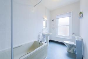 Ванная комната в The Clee Hotel - Cleethorpes, Grimsby, Lincolnshire