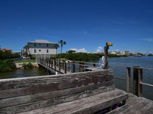 Foto dalla galleria di Gulf Retreat 2: Magnificent Water Views, Steps to Beach, None Cleaner, None Nicer! a Clearwater Beach