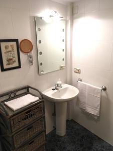 Ένα μπάνιο στο Apartamento rústico Centro Haro