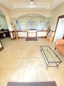 a lobby with a waiting room with a table at Weslaco Inn - Weslaco/Mercedes in Weslaco