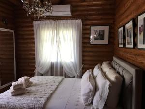 Postel nebo postele na pokoji v ubytování Anti Onirou