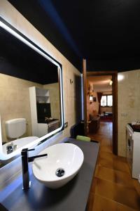 Μια τηλεόραση ή/και κέντρο ψυχαγωγίας στο Maison I Love Mont Blanc +82 φωτογραφίες