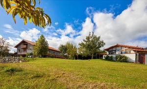 Ogród w obiekcie URAIN Suites - Apartments at Flysch-Coast