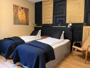 Säng eller sängar i ett rum på Hotel Wictoria
