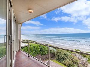a balcony with a view of the beach at RUBY'S BEACHFRONT in Port Fairy