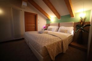 Postel nebo postele na pokoji v ubytování My Kosher Hotel