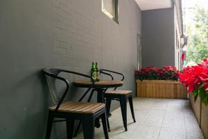 Foto Pekingis asuva majutusasutuse Xingshe Alley Courtyard Hotel Beijing Wangfujing Forbidden City Branch - Breakfast included & English speaking reception & Free WiFi and Laundry room & Hutong Culture & Cat-keeping & Flower-growing Terrace & One day tour service & Free coffee galeriist
