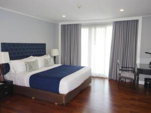 Una cama o camas en una habitación de GM Complex Apartment