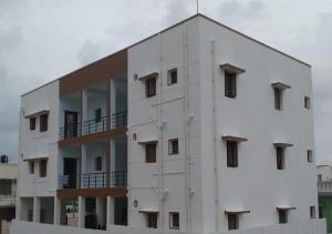 Imagen de la galería de Shri Sai Apartment AC, en Mettuppālaiyam