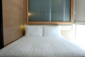 Ein Bett oder Betten in einem Zimmer der Unterkunft Bluejay Residences