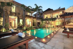 Bazén v ubytování Nang Ade Villa by Pramana Villas nebo v jeho okolí
