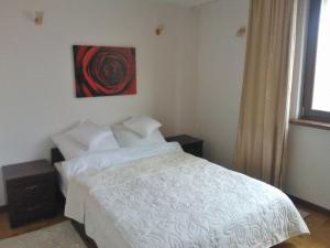 
Łóżko lub łóżka w pokoju w obiekcie Apartament Nowiniarska
