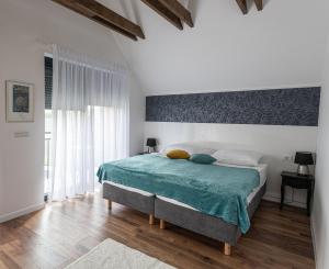 B&B Villa Dolina Plitvice tesisinde bir odada yatak veya yataklar