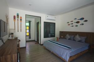Ein Bett oder Betten in einem Zimmer der Unterkunft Coco Lanta Resort - SHA Extra Plus
