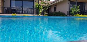 Samutra Residences内部或周边的泳池