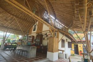 Ein Restaurant oder anderes Speiselokal in der Unterkunft Coco Lanta Resort - SHA Extra Plus 
