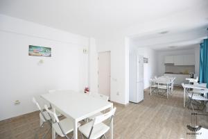 Kuchyň nebo kuchyňský kout v ubytování Regency Villa