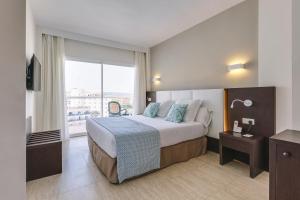 Postel nebo postele na pokoji v ubytování ILUNION Palmanova Mallorca