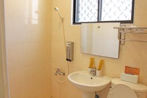 Un baño de 小小鋼琴家民宿&文創旁地點讚市中心