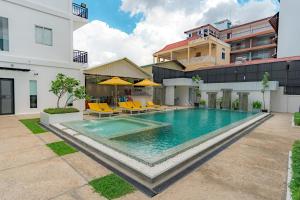 Bazén v ubytování Glow Inn Siem Reap nebo v jeho okolí