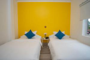Postel nebo postele na pokoji v ubytování Glow Inn Siem Reap