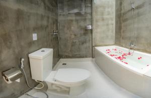 Koupelna v ubytování Glow Inn Siem Reap