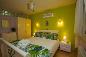 Giường trong phòng chung tại Anasia Villa by AgroHolidays