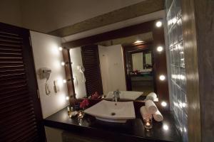 
a bathroom with a sink, mirror, and bathtub at Sigiriana Resort by Thilanka in Dambulla
