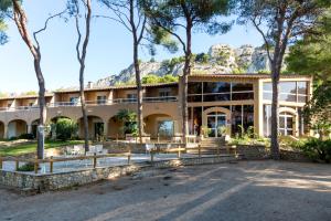 Photo de la galerie de l'établissement Best Western Domaine de Roquerousse, à Salon-de-Provence