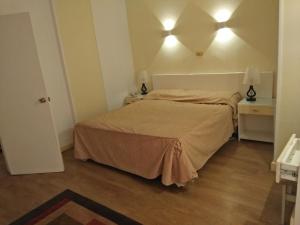 Postel nebo postele na pokoji v ubytování Beirut Hotel Cairo