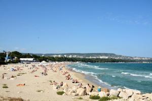 Imagen de la galería de Unbeatable Location: New Lux Apartment Varna beach, en Varna