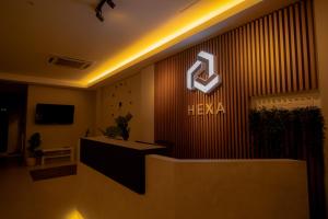 TV a/nebo společenská místnost v ubytování Hexa Hotel & Backpackers Capsules Bukit Bintang