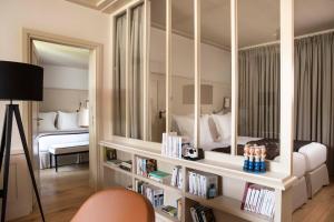 a room with a bedroom with a bed and a mirror at Villa du Pyla in Pyla-sur-Mer